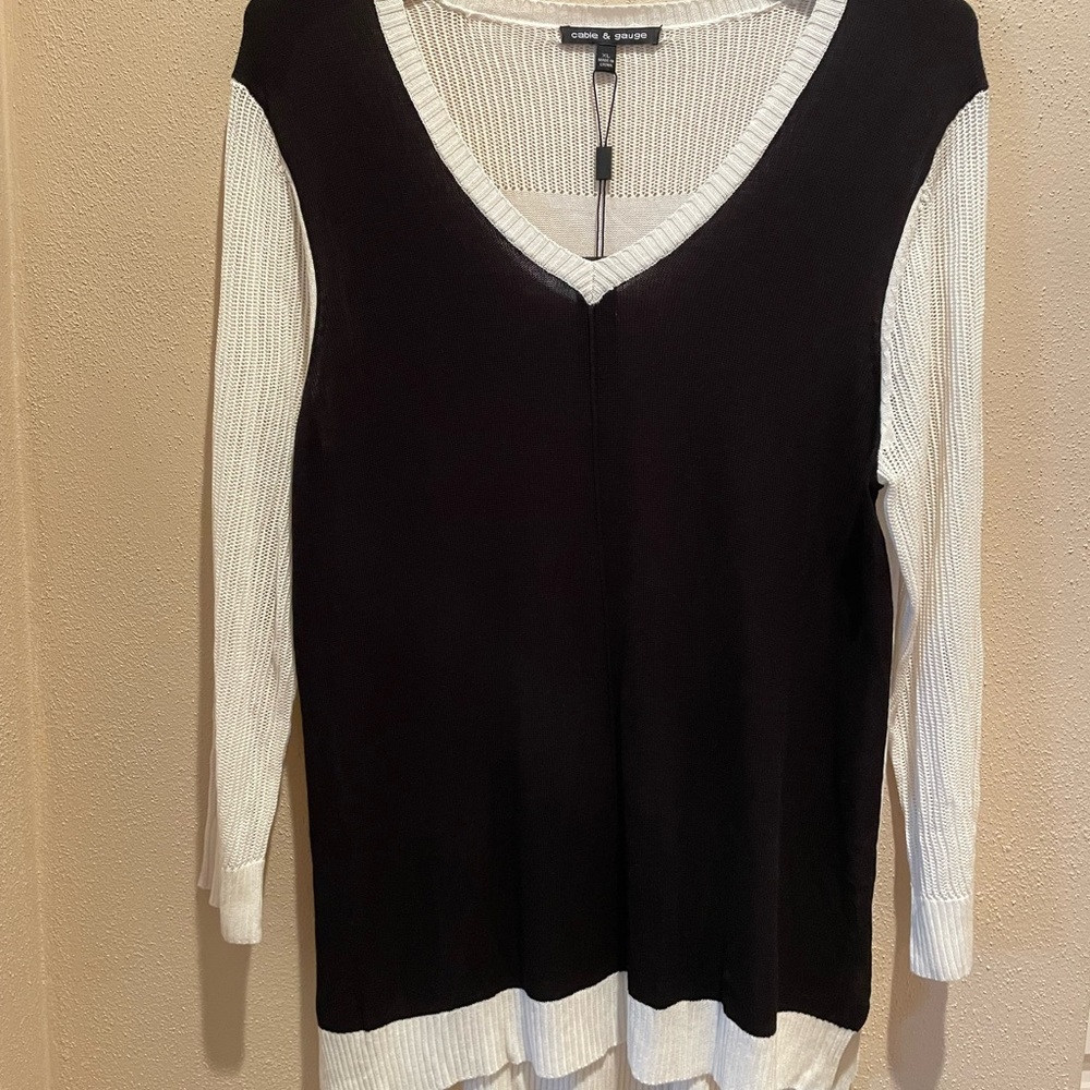Cable & Gauge sweater. Great light weight sweater for spring! NWT size XL